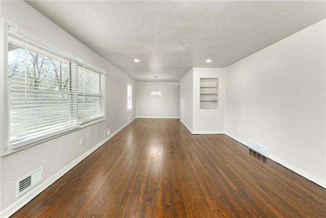 3116 E Gregory Boulevard, Kansas City, MO 64132