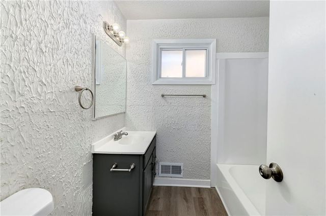 3116 E Gregory Boulevard, Kansas City, MO 64132