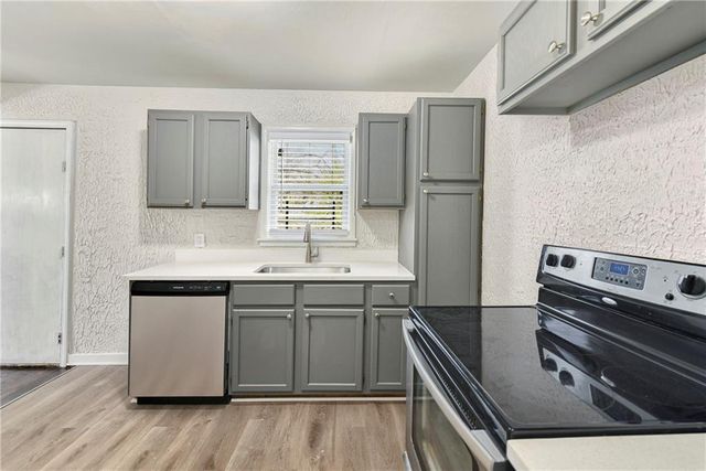 3116 E Gregory Boulevard, Kansas City, MO 64132