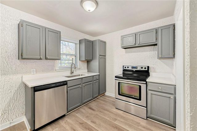 3116 E Gregory Boulevard, Kansas City, MO 64132