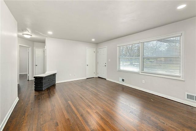 3116 E Gregory Boulevard, Kansas City, MO 64132