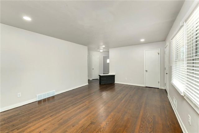 3116 E Gregory Boulevard, Kansas City, MO 64132