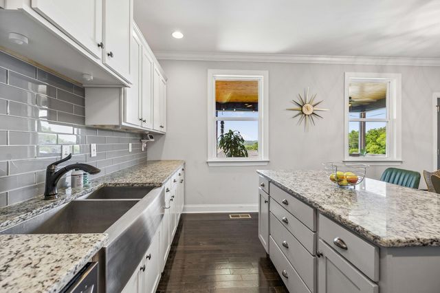 8988 Sunridge Drive, Ooltewah, TN 37363