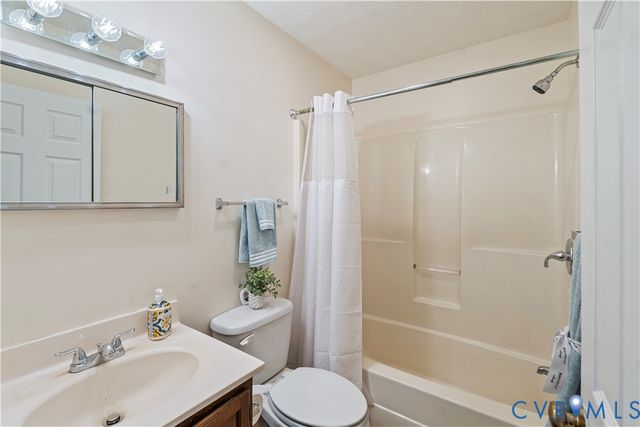 927 E Courthouse Rd, Blackstone, VA 23824