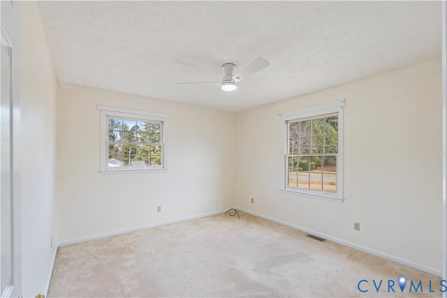 927 E Courthouse Rd, Blackstone, VA 23824