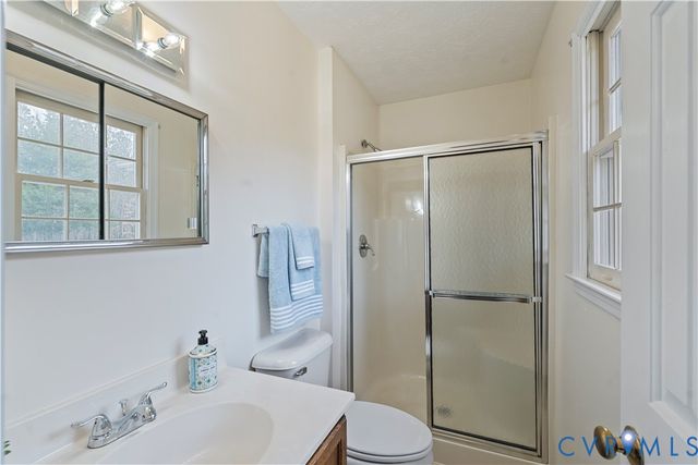 927 E Courthouse Rd, Blackstone, VA 23824