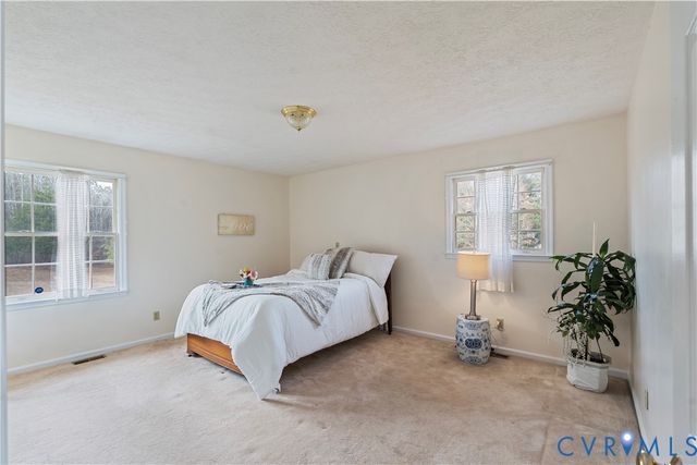 927 E Courthouse Rd, Blackstone, VA 23824