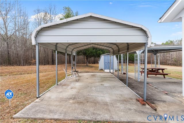 927 E Courthouse Rd, Blackstone, VA 23824