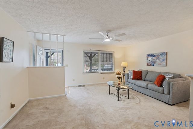 927 E Courthouse Rd, Blackstone, VA 23824