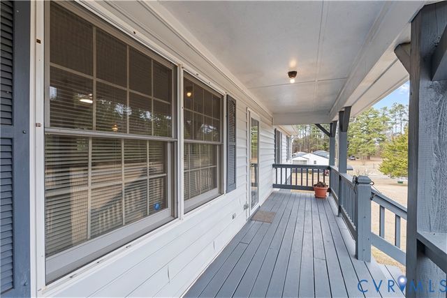 927 E Courthouse Rd, Blackstone, VA 23824