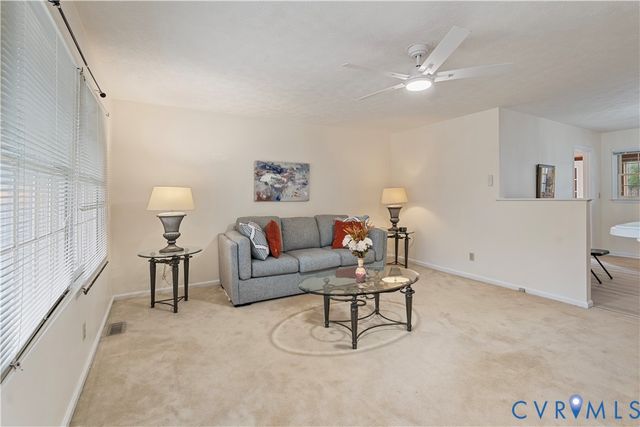 927 E Courthouse Rd, Blackstone, VA 23824