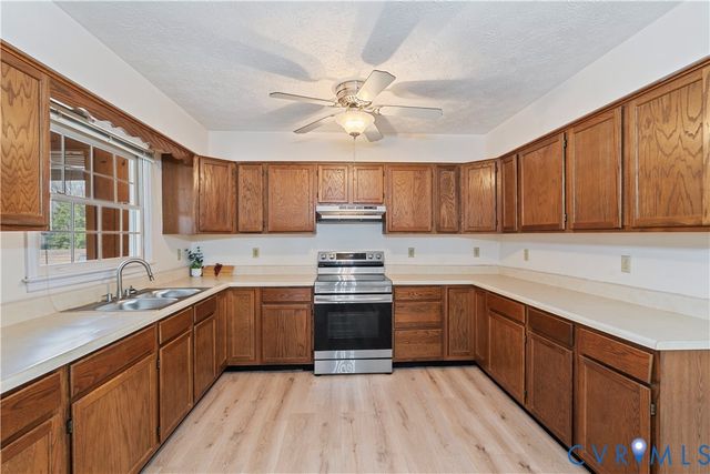 927 E Courthouse Rd, Blackstone, VA 23824