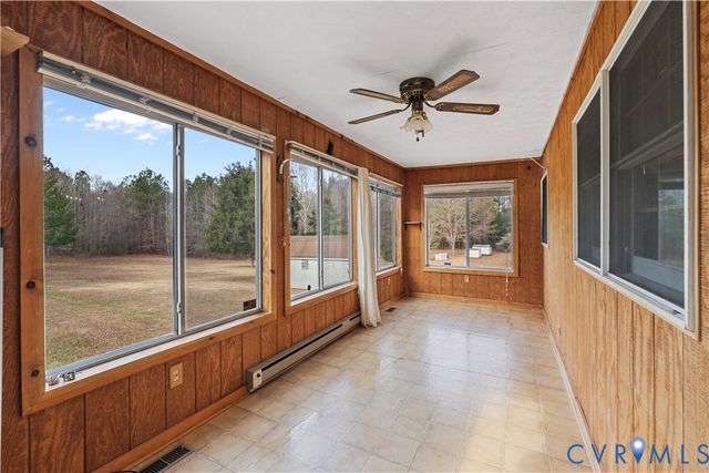 927 E Courthouse Rd, Blackstone, VA 23824