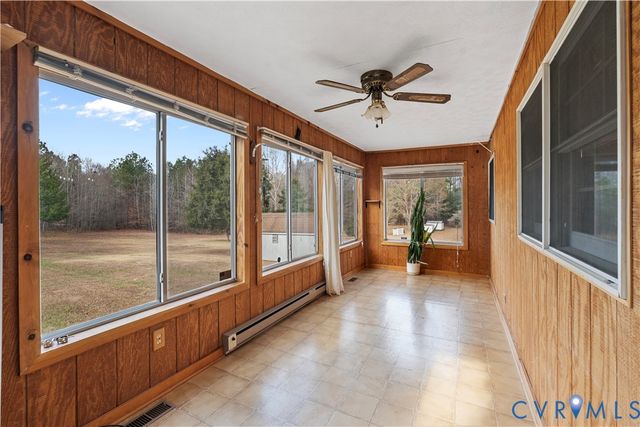 927 E Courthouse Rd, Blackstone, VA 23824