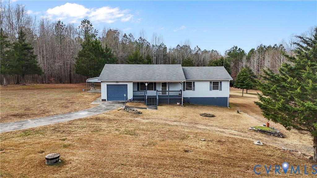 927 E Courthouse Rd, Blackstone, VA 23824