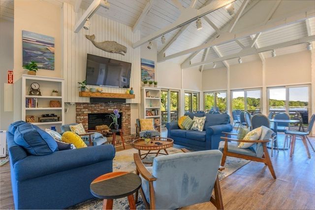 66 Woodland Trail, Falmouth, MA 02536
