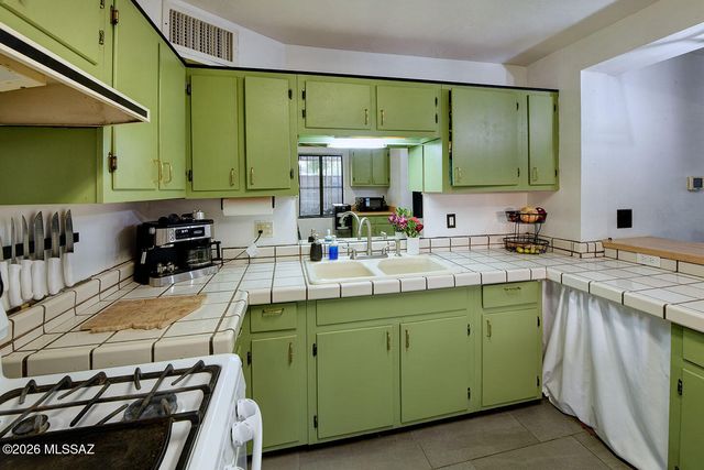 2602 E Sylvia Street, Tucson, AZ 85716