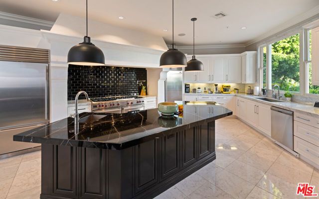 1404 Dawnridge Drive, Beverly Hills, CA 90210