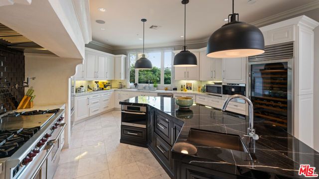 1404 Dawnridge Drive, Beverly Hills, CA 90210