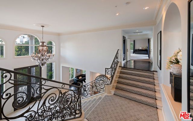 1404 Dawnridge Drive, Beverly Hills, CA 90210