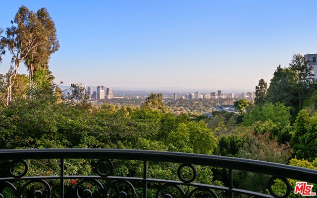 1404 Dawnridge Drive, Beverly Hills, CA 90210