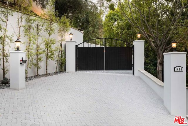 1404 Dawnridge Drive, Beverly Hills, CA 90210