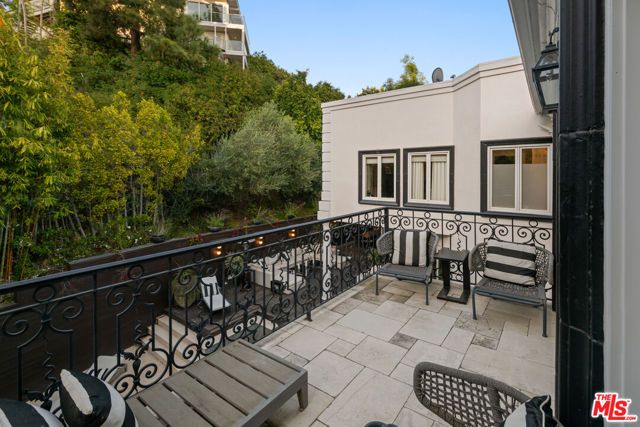 1404 Dawnridge Drive, Beverly Hills, CA 90210