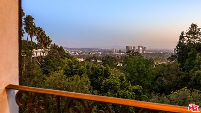 1404 Dawnridge Drive, Beverly Hills, CA 90210