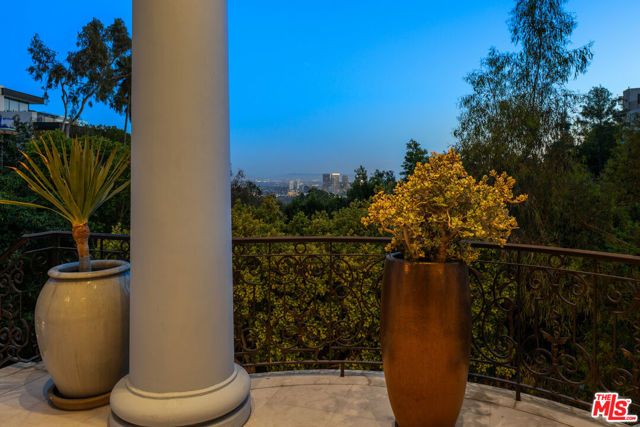 1404 Dawnridge Drive, Beverly Hills, CA 90210