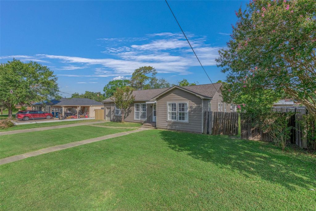 1113 Felder Street, Navasota, TX 77868