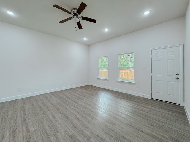 1314 E 3rd Avenue, Corsicana, TX 75110