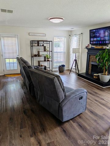 9026 Shenington Place, Charlotte, NC 28216