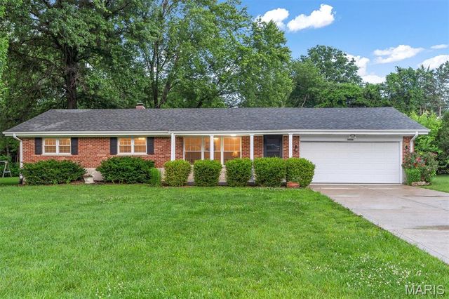 10050 Kalinda Lane, St Louis, MO 63128