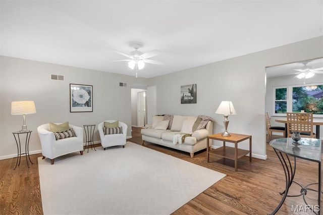 10050 Kalinda Lane, St Louis, MO 63128