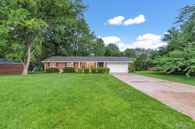 10050 Kalinda Lane, St Louis, MO 63128