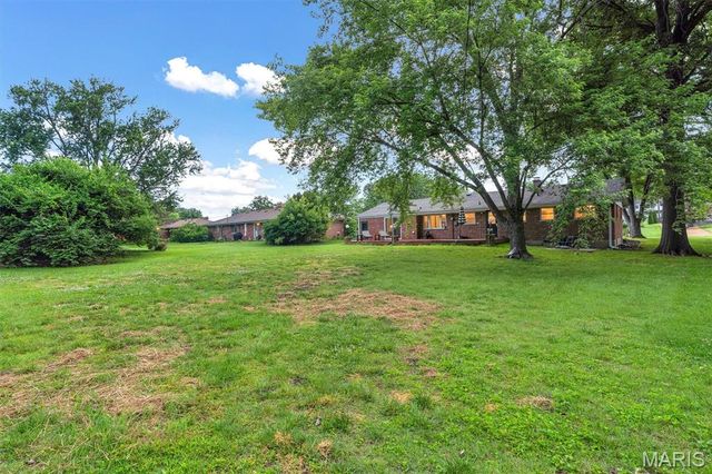 10050 Kalinda Lane, St Louis, MO 63128