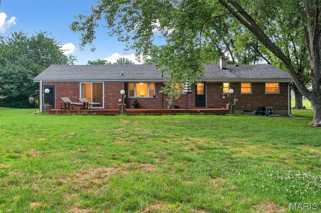 10050 Kalinda Lane, St Louis, MO 63128