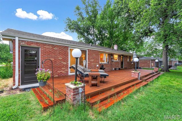 10050 Kalinda Lane, St Louis, MO 63128