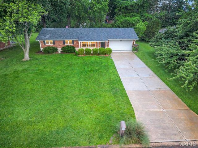 10050 Kalinda Lane, St Louis, MO 63128