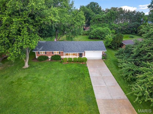 10050 Kalinda Lane, St Louis, MO 63128
