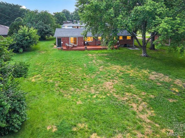 10050 Kalinda Lane, St Louis, MO 63128
