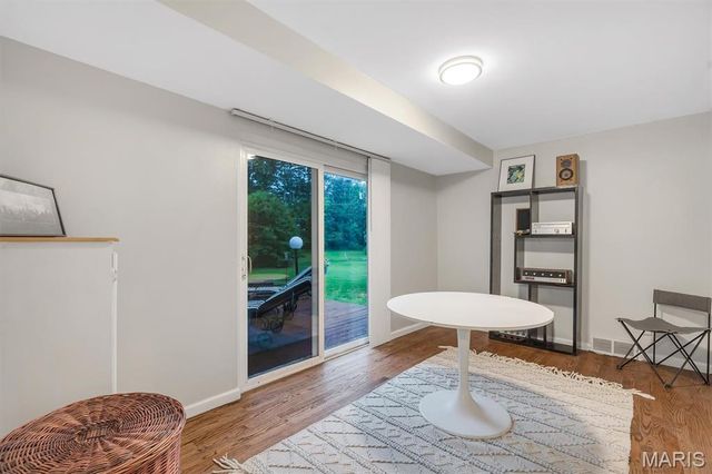 10050 Kalinda Lane, St Louis, MO 63128