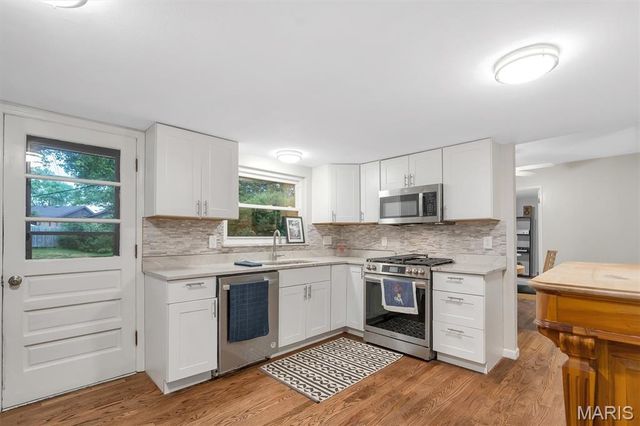 10050 Kalinda Lane, St Louis, MO 63128