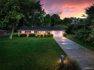 10050 Kalinda Lane, St Louis, MO 63128
