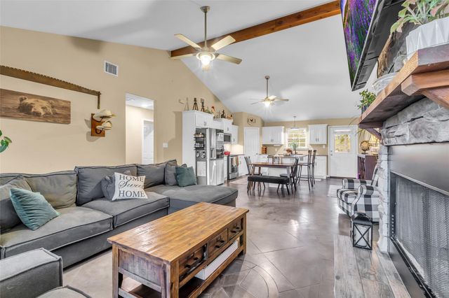 696 Independence Road, Shepherd, TX 77371