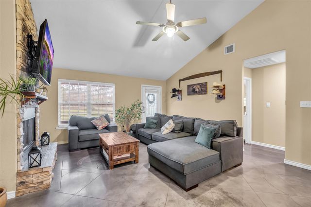 696 Independence Road, Shepherd, TX 77371