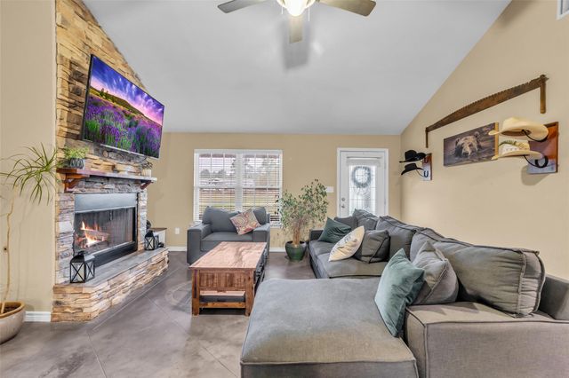 696 Independence Road, Shepherd, TX 77371