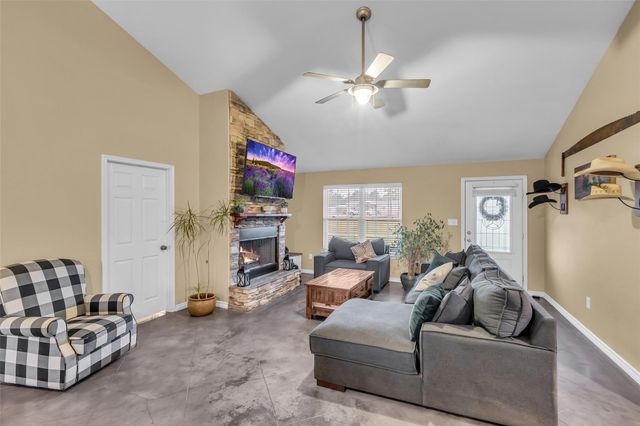 696 Independence Road, Shepherd, TX 77371