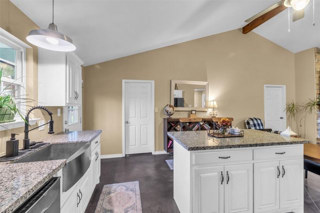 696 Independence Road, Shepherd, TX 77371