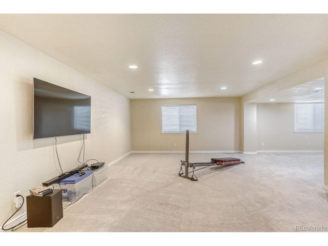 927 Champion Cir, Longmont, CO 80503